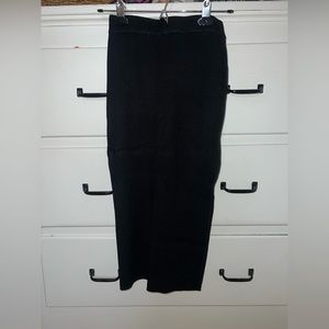Black rib midi skirt with slit